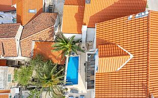 Villa Capitis in the Centre with deluxe pool