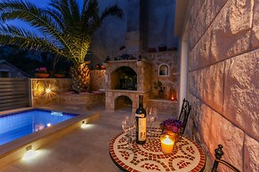 Villa Capitis in the Centre with deluxe pool