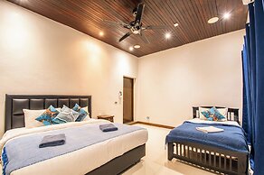 Seaside Villa 2 Pools beach at 50m