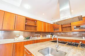 Seaside Villa 2 Pools beach at 50m