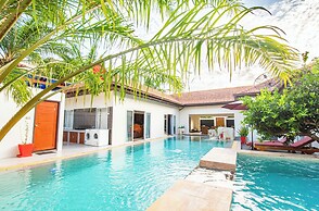 Seaside Villa 2 Pools beach at 50m