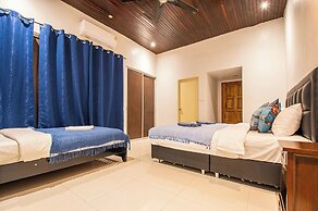 Seaside Villa 2 Pools beach at 50m