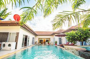 Seaside Villa 2 Pools beach at 50m