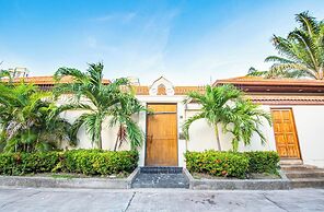 Seaside Villa 2 Pools beach at 50m