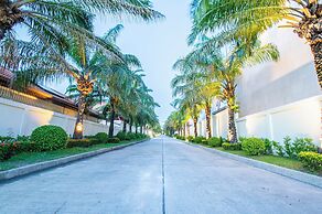 Seaside Villa 2 Pools beach at 50m