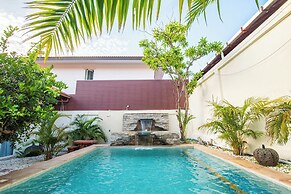 Seaside Villa 2 Pools beach at 50m