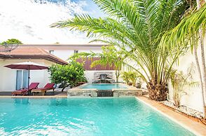 Seaside Villa 2 Pools beach at 50m