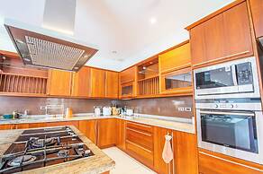 Seaside Villa 2 Pools beach at 50m