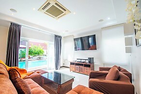 Seaside Villa 2 Pools beach at 50m