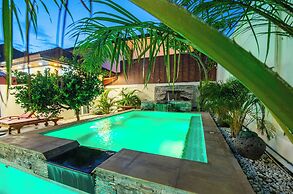 Seaside Villa 2 Pools beach at 50m