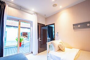 Seaside Villa 2 Pools beach at 50m