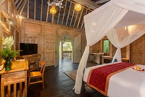 Wooden Ganeca Villas by Pramana Villas