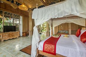 Wooden Ganeca Villas by Pramana Villas