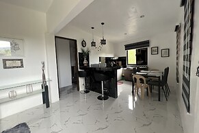 Lover'S Point Beach Front Resort