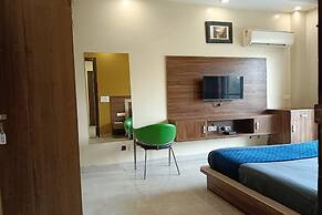 The Indian Hotel & Kitchen