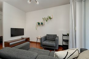 Modern Apartment in Wroclaw by Renters