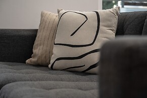 Modern Apartment in Wroclaw by Renters