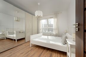 Modern Apartment in Wroclaw by Renters