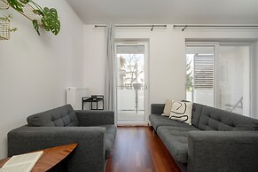 Modern Apartment in Wroclaw by Renters