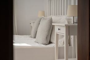 Modern Apartment in Wroclaw by Renters
