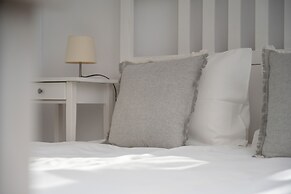 Modern Apartment in Wroclaw by Renters