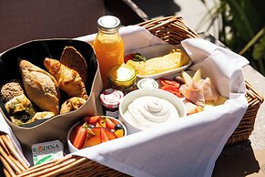 Cosmeen Lifestyle Boutique Stay