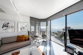 Aria Seafront apt with White Tower view