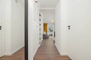 Marszałkowska Apartment by Renters