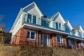 Appledore Home With Panoramic Estuary View