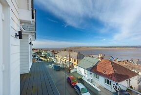 Appledore Home With Panoramic Estuary View