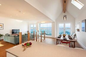 Appledore Home With Panoramic Estuary View
