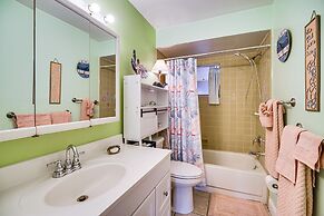 Lovely Merritt Island Home w/ Kayak + Fire Pit!