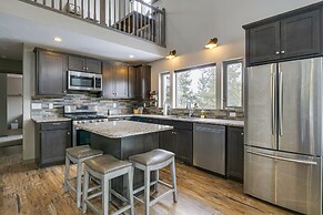 Hike + Ski: Grand Lake Cabin w/ Mtn-view Deck