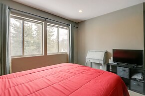 Hike + Ski: Grand Lake Cabin w/ Mtn-view Deck