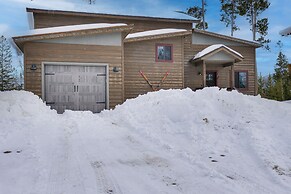 Hike + Ski: Grand Lake Cabin w/ Mtn-view Deck