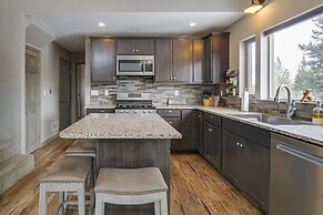 Hike + Ski: Grand Lake Cabin w/ Mtn-view Deck