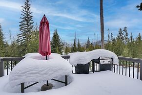 Hike + Ski: Grand Lake Cabin w/ Mtn-view Deck