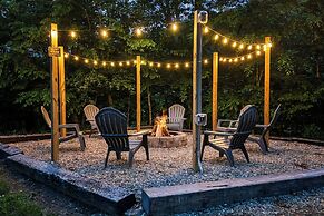 Hot Tub, Game Room & Fire Pit: Canton Log Cabin