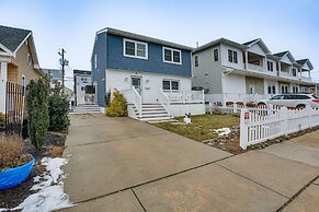 Bright Duplex Condo: Walk to Brigantine Beach!