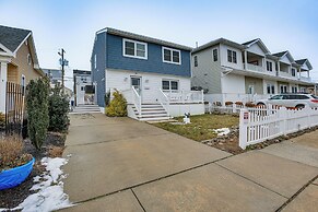 1 Mi to Marina District! Bright Brigantine Condo