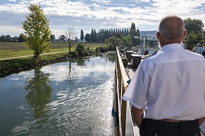 Boutique Boat Hotel Attila