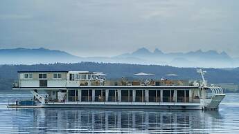 Boutique Boat Hotel Attila