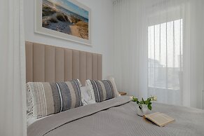 Marina Residence Studio 47A by Renters