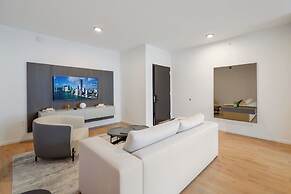 Deluxe Apt Bayside Views Await