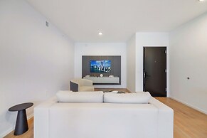 Deluxe Apt Bayside Views Await