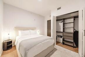 Deluxe Apt Bayside Views Await