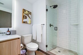 Deluxe Apt Bayside Views Await