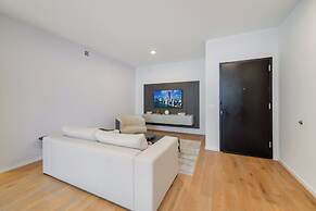 Deluxe Apt Bayside Views Await