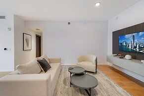 Deluxe Apt Bayside Views Await