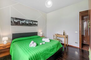 Villa La Quercia Hilly Area Lake View